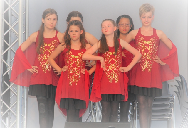 Schlerinnen beim Irish Dance