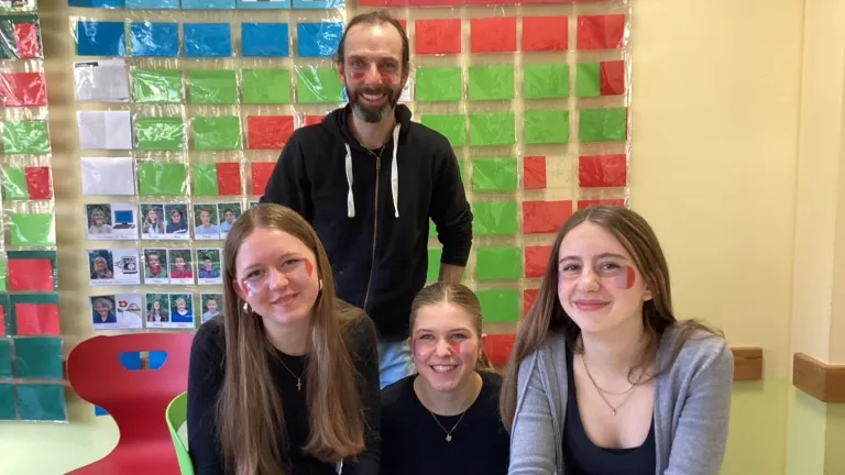 Herr Romer und drei M�dels beim Beauty-Tag