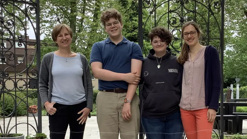Frau Hader, Jannik, Laura und Frau von Flotow