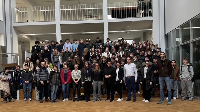 Gruppenbild an der FH