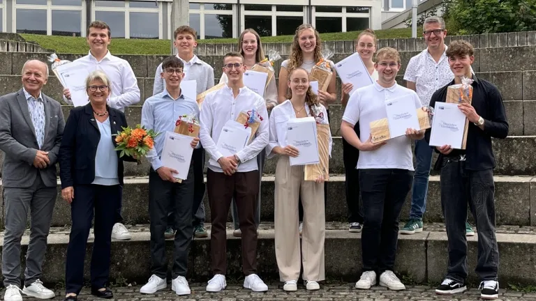 Gruppenbild der GesellInnen 2025