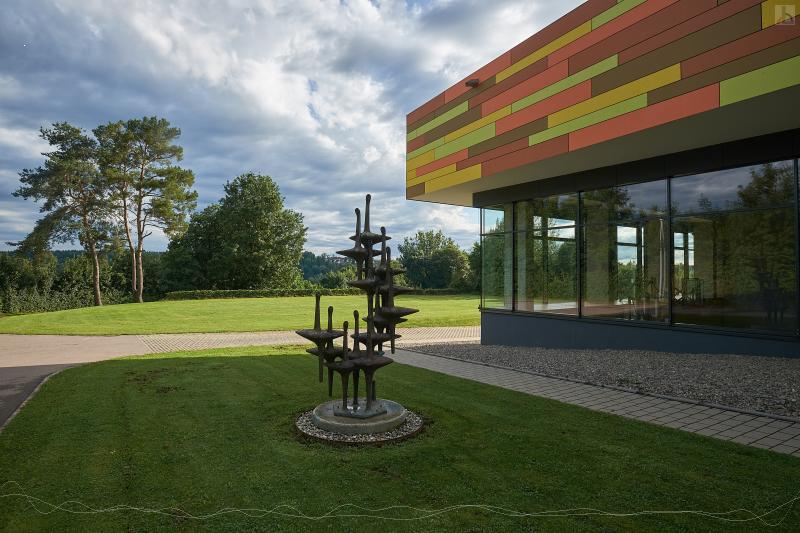 Skulptur vor Lizarena