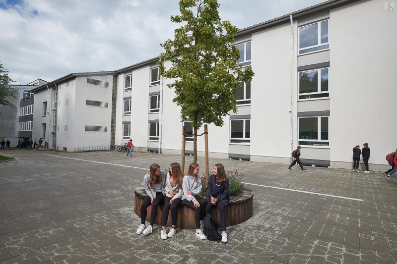 Schulhof B-Bau