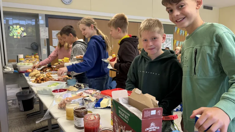 Fr�hst�ck im Klassenzimmer