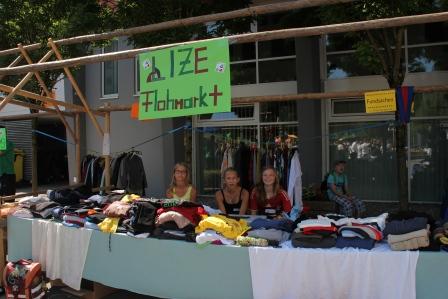 Flohmarktstand vor dem Lehrerzimmer