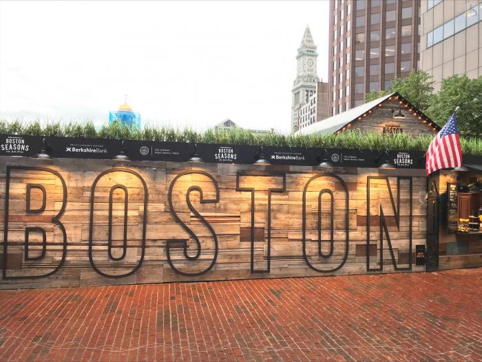Großbuchstaben "Boston"