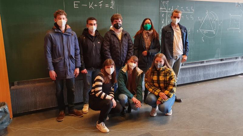 Mathe-Leistungskurs vor Tafel in Tbinger Hrsaal