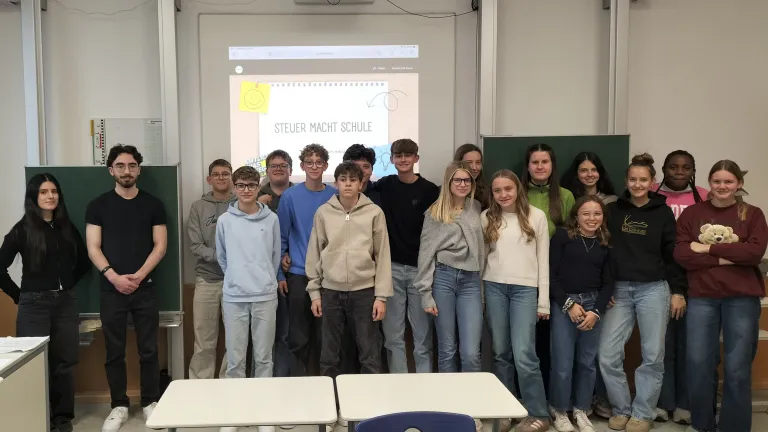 Klasse G9 bei Steuer macht Schule