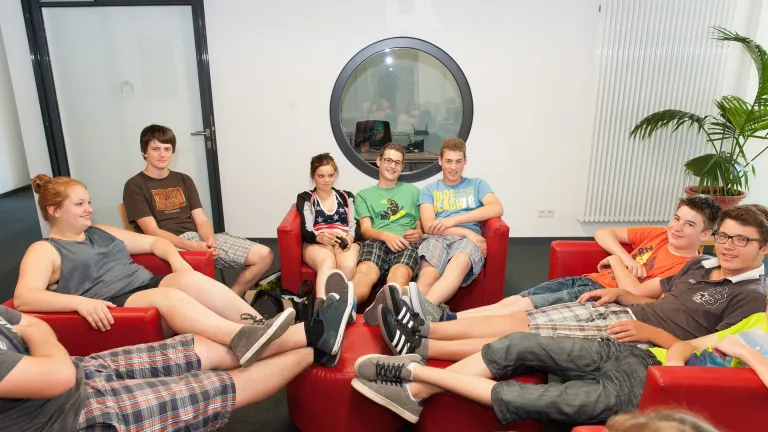 Schler chillen im Schlerhaus